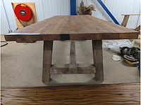 Eettafel rustiek eiken epoxy. 250 x 100 x 78cm. klooster onderstel - afbeelding 2 van  3