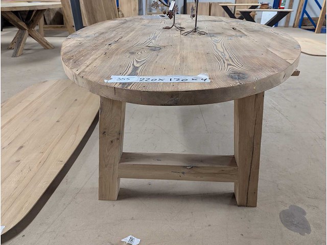 Eettafel rustiek grenen. ovaal. 220 x 120 x 77cm. houten a onderstel - afbeelding 2 van  3