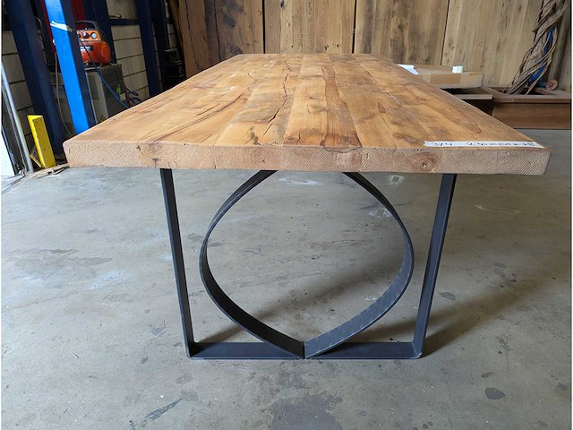Eettafel rustiek iepenhout. 230 x 100 x 78cm. metalen onderstel - afbeelding 2 van  3