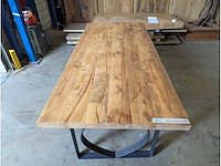 Eettafel rustiek iepenhout. 230 x 100 x 78cm. metalen onderstel - afbeelding 3 van  3