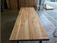 Eettafel rustiek iepenhout. 260 x 100 x 76cm. metalen trapezium onderstel - afbeelding 3 van  3