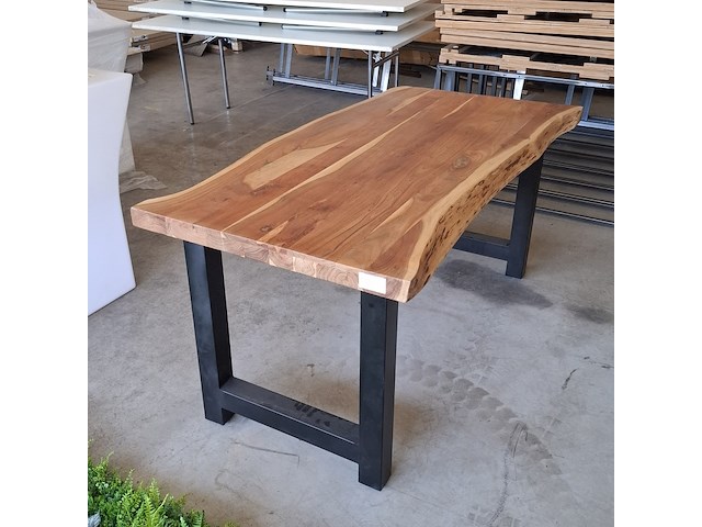 Eettafel | suar, wood industries - afbeelding 1 van  4