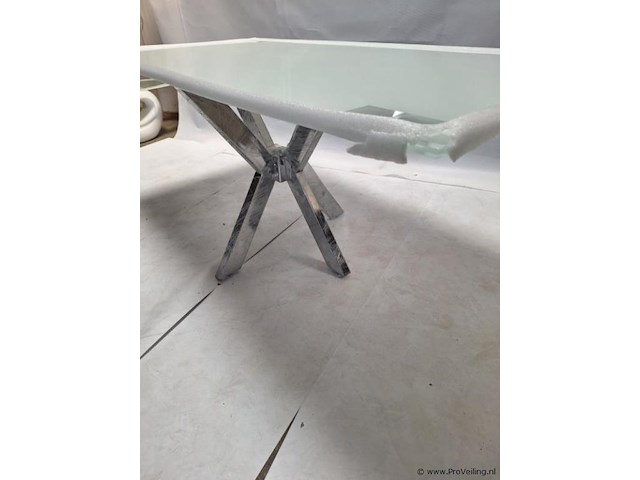 Eettafel v.v. glazen tafelblad en verchroomd onderstel - afbeelding 4 van  4
