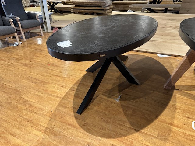 Eettafel, zwart hardhout, zwart metalen spinpoot - afbeelding 1 van  4