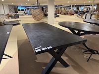 Eettafel, zwart hardhout, zwart metalen x-poot - afbeelding 2 van  5