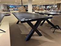 Eettafel, zwart hardhout, zwart metalen x-poot - afbeelding 1 van  5