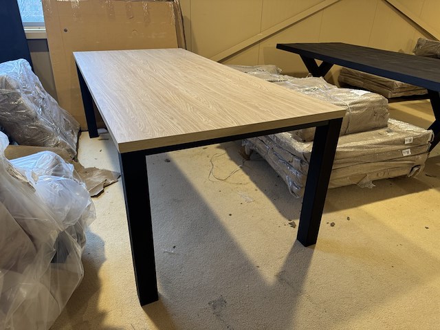 Eettafel, zwarte poten - afbeelding 1 van  5