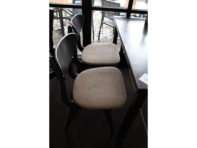 Eettafelset bestaande uit tafel met 4 stoelen met gestoffeerde zitting. afmeting tafel 120 x 80 x 76 cm. - afbeelding 3 van  4