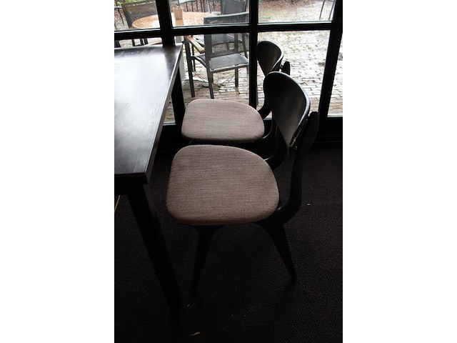 Eettafelset bestaande uit tafel met 4 stoelen met gestoffeerde zitting. afmeting tafel 120 x 80 x 76 cm. - afbeelding 4 van  4