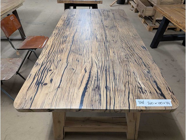 Eettfel rustiek eikenhout, epoxy. 200 x 100 x 77cm. houten a onderstel - afbeelding 3 van  3