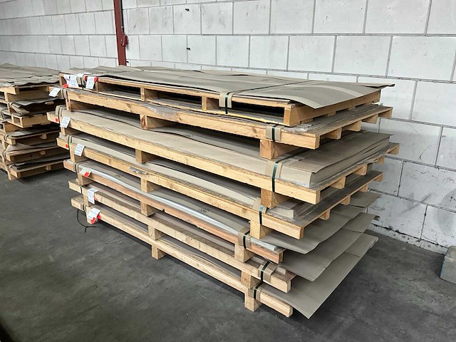 Egger partij hpl - afbeelding 1 van  5