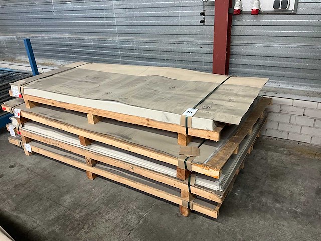 Egger partij hpl - afbeelding 1 van  6