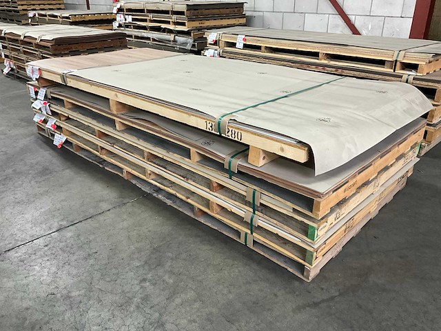 Egger partij hpl - afbeelding 1 van  6