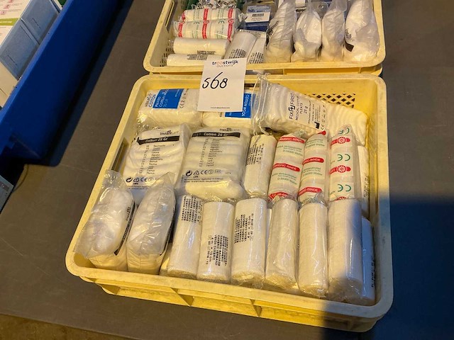 Ehbo artikelen in plastic krat (2x) - afbeelding 2 van  4
