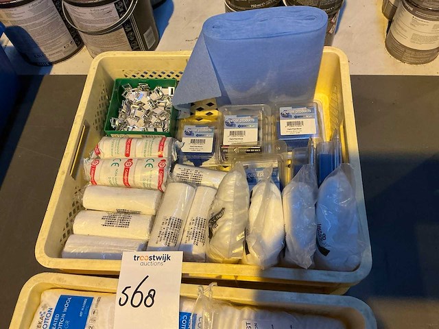 Ehbo artikelen in plastic krat (2x) - afbeelding 3 van  4