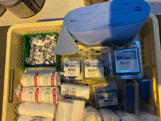 Ehbo artikelen in plastic krat (2x) - afbeelding 4 van  4