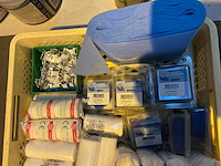 Ehbo artikelen in plastic krat (2x) - afbeelding 4 van  4