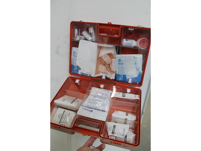 Ehbo koffer met wandbeugel. - afbeelding 2 van  2