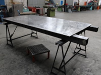 Eigen fabricaat las- en werktafel. afmeting tafelblad 250 x 125cm. dikte 15 mm. let op: zeer zwaar. - afbeelding 2 van  2