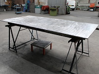Eigen fabricaat las- en werktafel. afmeting tafelblad 250 x 125cm. dikte 15 mm. let op: zeer zwaar. - afbeelding 2 van  2