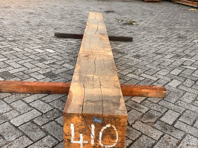 Eiken balk fijnbezaagd, 300x300mm, lengte 410cm - afbeelding 1 van  3