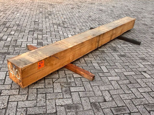 Eiken balk fijnbezaagd, 300x300mm, lengte 410cm - afbeelding 2 van  3