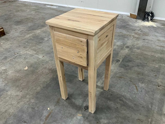 Eiken bijzet tafeltje 73,5x35x35,5cm - afbeelding 1 van  7