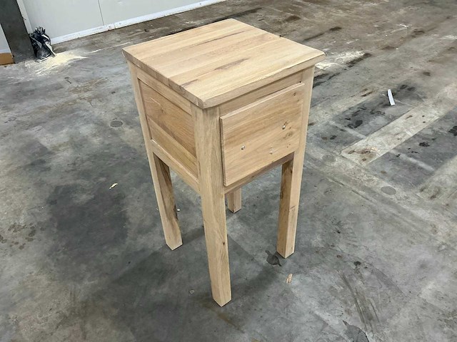 Eiken bijzet tafeltje 73,5x35x35,5cm - afbeelding 3 van  7