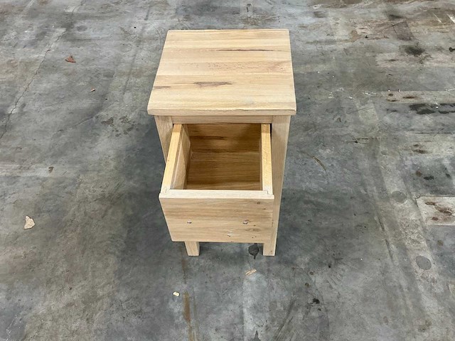Eiken bijzet tafeltje 73,5x35x35,5cm - afbeelding 6 van  7