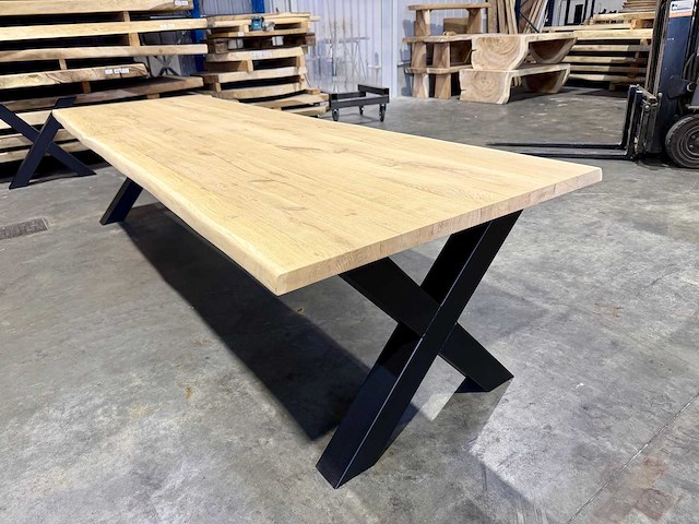 Eiken boomstamtafel 300 cm. - afbeelding 1 van  4