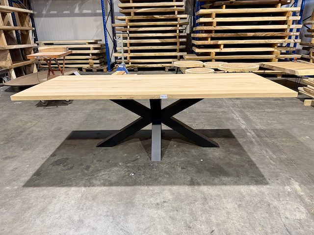 Eiken eetkamertafel 240 cm - afbeelding 1 van  4