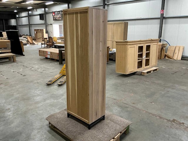 Eiken kamerkast 182x55,5x40,5cm - afbeelding 4 van  7