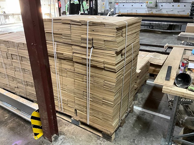 Eiken rustiek ab/bc fineerstroken 4mm (2825x) - afbeelding 1 van  5