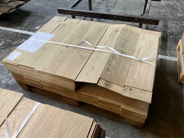 Eiken rustiek ab/bc fineerstroken 4mm (400x) - afbeelding 1 van  4