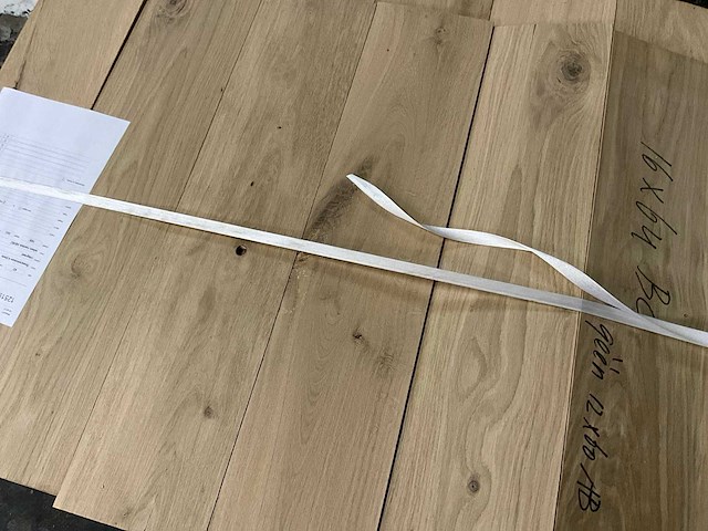 Eiken rustiek ab/bc fineerstroken 4mm (400x) - afbeelding 3 van  4