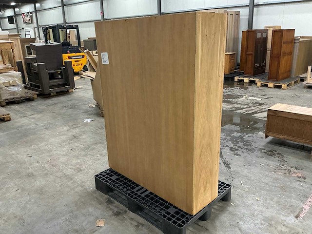Eiken vitrinekast met planken 156,5x121,5x36cm - afbeelding 4 van  5