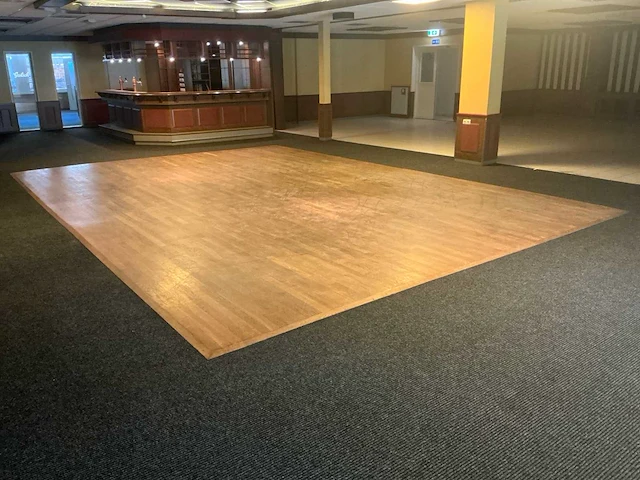 Eikenhouten dansvloer – ca. 40,4 m² – 5.250 x 7.700 mm - afbeelding 2 van  7