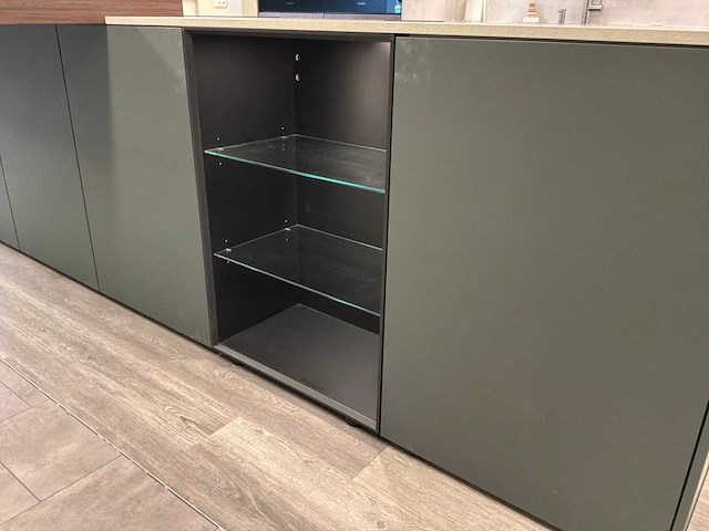 Eilandkeuken met inbouwapparatuur - afbeelding 4 van  41