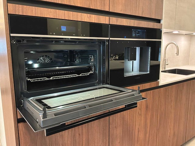 Eilandkeuken met inbouwapparatuur - afbeelding 6 van  41