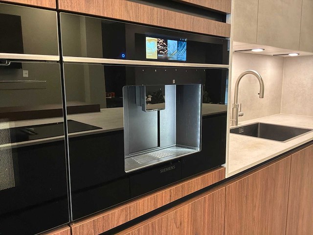 Eilandkeuken met inbouwapparatuur - afbeelding 11 van  41