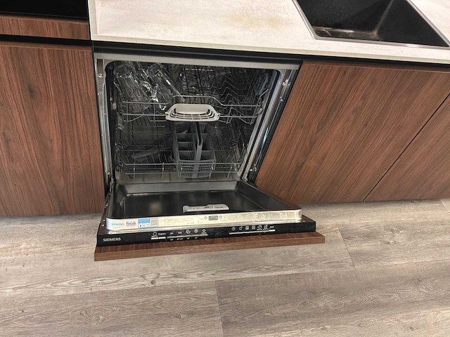 Eilandkeuken met inbouwapparatuur - afbeelding 13 van  41