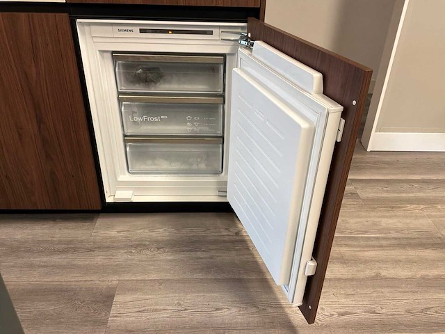 Eilandkeuken met inbouwapparatuur - afbeelding 40 van  41