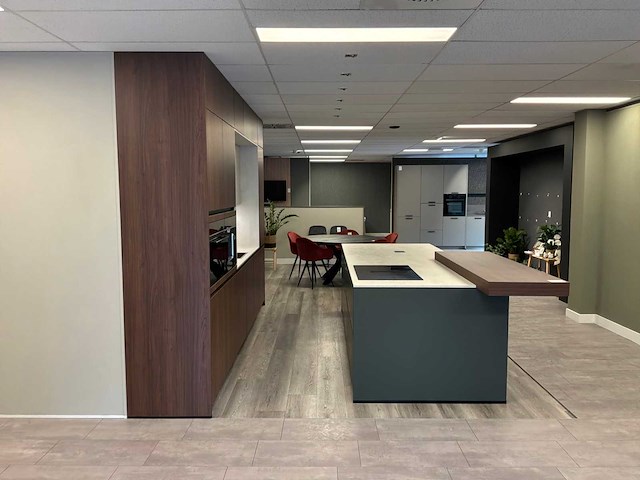 Eilandkeuken met inbouwapparatuur - afbeelding 19 van  41