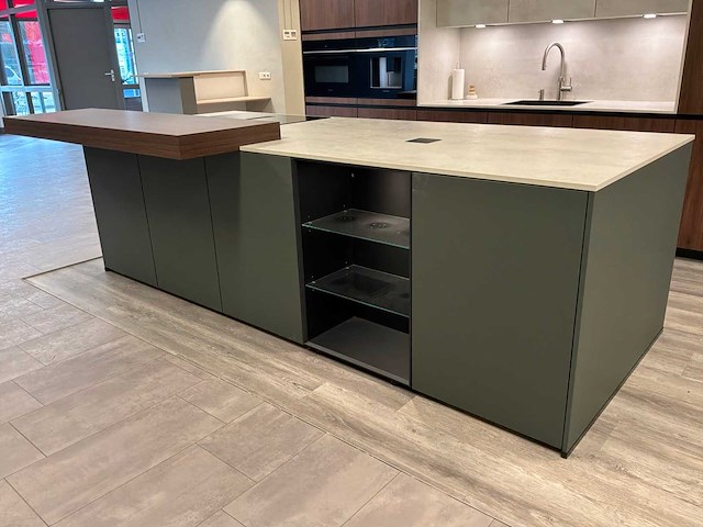 Eilandkeuken met inbouwapparatuur - afbeelding 28 van  41