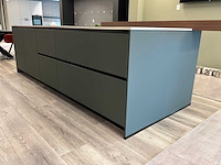 Eilandkeuken met inbouwapparatuur - afbeelding 31 van  41