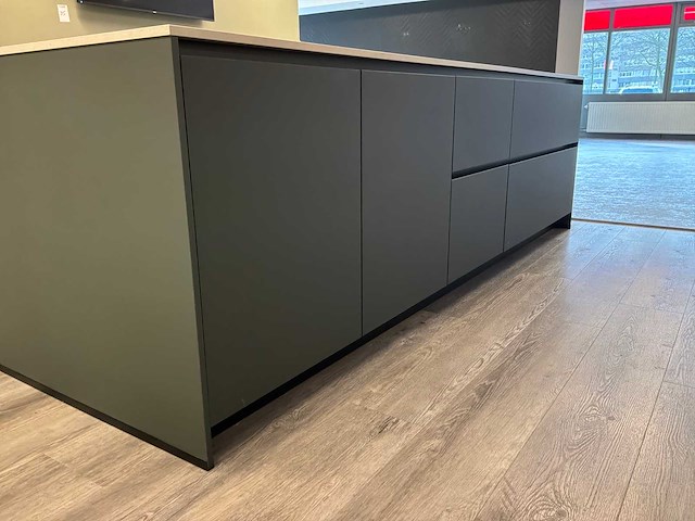 Eilandkeuken met inbouwapparatuur - afbeelding 32 van  41