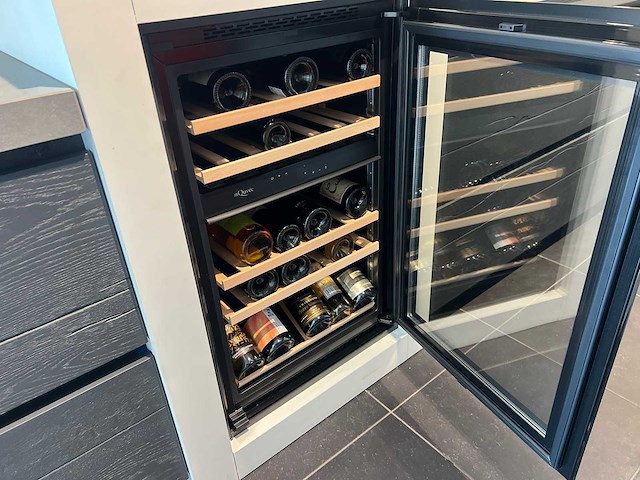 Eilandkeuken met vaste eethoek en kastenwand (c) - afbeelding 20 van  22