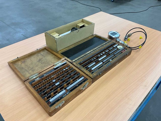 Eindmaten set (2x) + hydr. gereedschap - afbeelding 2 van  4