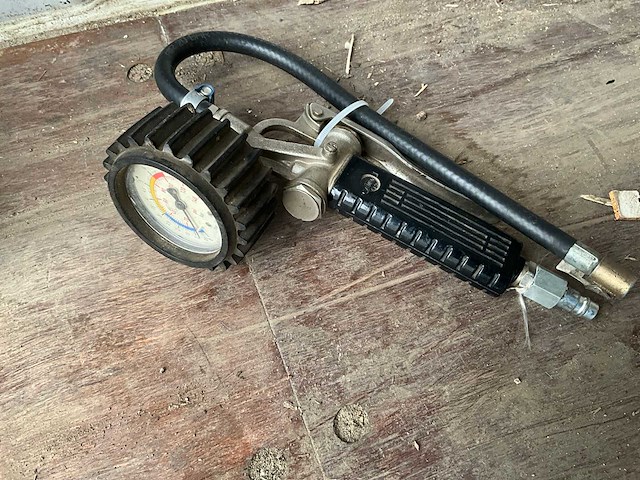 Einhell - bandenspanningsmeter - bandenvulpomp - overige werkplaatsinventaris - afbeelding 1 van  4