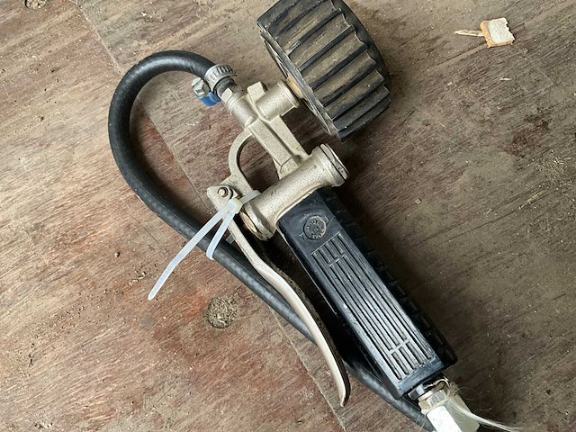 Einhell - bandenspanningsmeter - bandenvulpomp - overige werkplaatsinventaris - afbeelding 3 van  4